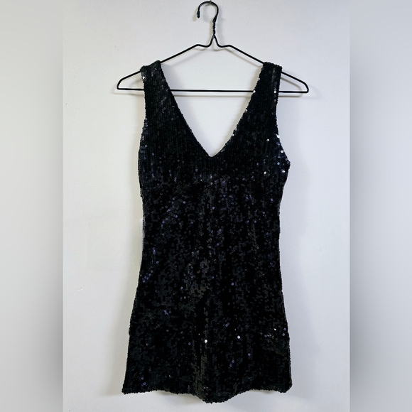 V-Neck Black Sequin Tank - Picture 1 of 2